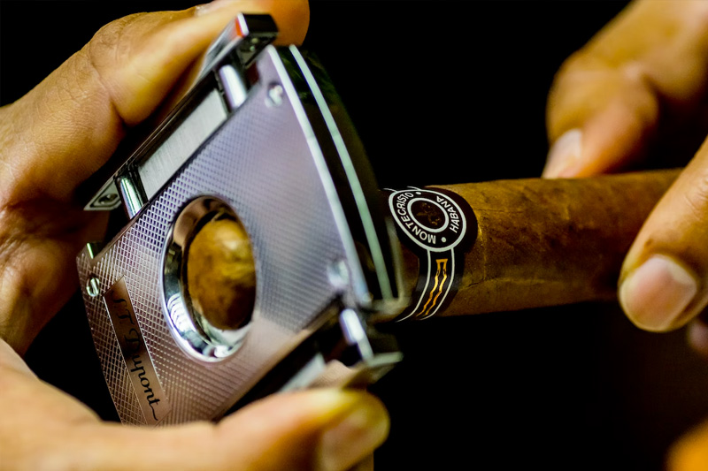 Cut a cigar, Lighting your cigar & storing cigars
